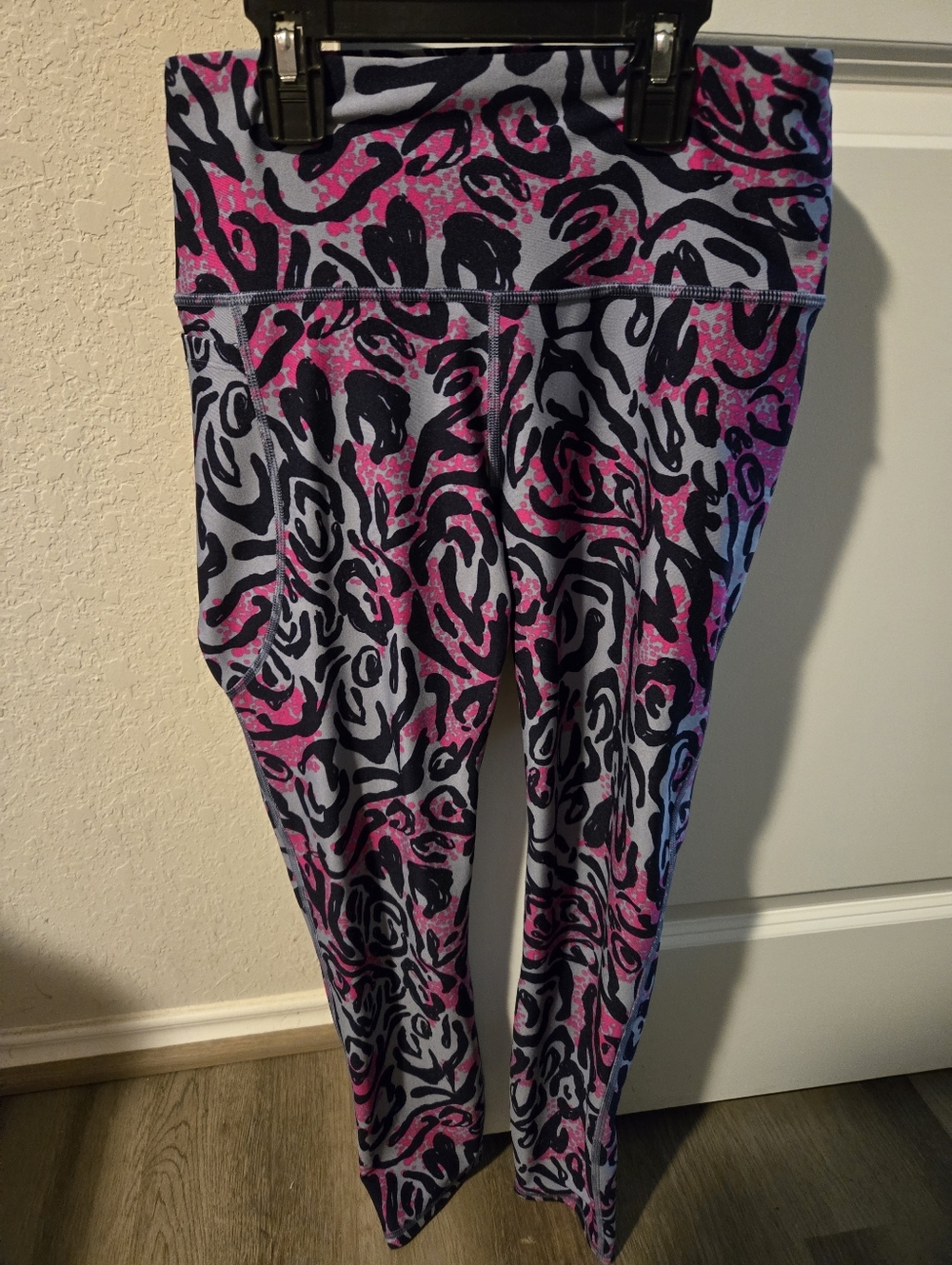 Women's Under Armour Heatgear Compression Leggings. Size Medium.